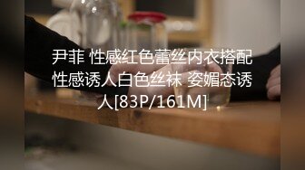 情趣酒店电影房360摄像头上帝视角偷拍放假情侣一边看电影一边做爱无套外射苗条女友屁股上