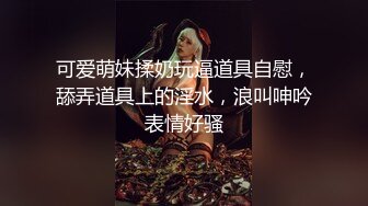 这小哥哥小时候一定没怎么吃过奶，遇上这么好的风韵阿姨，阿姨特别照顾：好吃吗？小伙：阿姨你人好好，奶特别好吃。