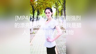 淫荡小骚货，户外露出，公共厕所自慰，扒开内裤塞着跳蛋，在男厕自慰，爽的骚穴喷水