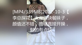 -两个轻熟御姐少妇找个饥渴小哥酒店开房 让小哥舔穴还问什么味道