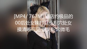 ❤️嘴里含着别人鸡巴说爱你❤️极品反差骚母狗，边含鸡巴边接老公电话，骗老公回来一起吃，老公马上下班回来，大胆偷情