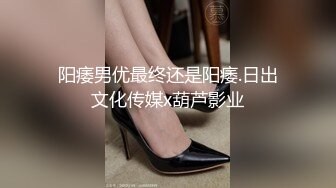 抄底TP一位反蹲嘘嘘的美女