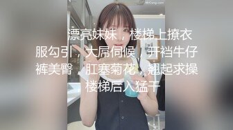 美女在厕所用自慰棒自慰