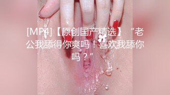 新一代女探花，双女姐妹约炮眼镜小哥，享受从上舔到下一起伺候大鸡巴，让小哥各种姿势抽插吃奶子玩逼过瘾