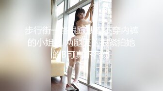 商场女厕蹲守带着宠物狗姿色美少妇,刮过毛的馒头穴尿起来像潮喷