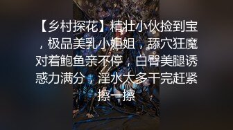 真实乱伦，自家后院玩野战，’喔，妈妈，就在这了，我等不及了‘，被妈妈掏出鸡巴口，刺激到边舔边尿尿了！