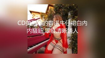 少妇姐妹找干爹激情啪啪，三女一男中年大叔头发都快掉光了