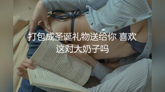 摸着女友的奶侧入她