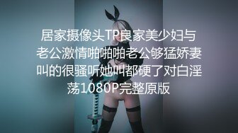 《极品CP魔手外购》火爆商场女厕固定4K镜头拍脸移动镜头拍私处，各路年轻美女美少妇方便，有美女也有极品B[ (11)