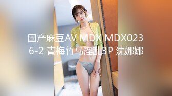 商场女厕偷拍漂亮的黑丝美女职员  黑丝里面竟然没有穿内裤