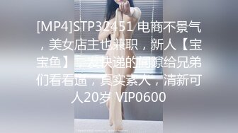 约了个又纯又欲的小网红，穿衣服时纯，脱完衣服欲 主动抬起性感苗条大长腿 露出娇嫩小穴 让大肉棒压操