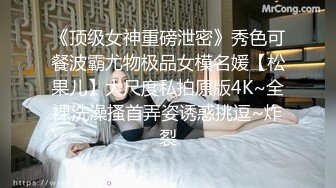 1-20萤石云偷拍白嫩翘臀美女在电视上看黄片男友后入舔逼美女翘屁股的那一瞬间就沦陷了