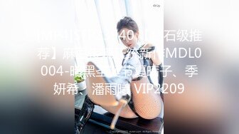 【EdMosaic】 男友玩手游不理她21岁女大生就出门找两支大鸡鸡玩