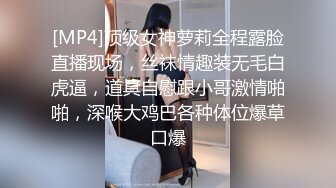 肉肉的质感美女激情4P被三个好大哥玩弄听指挥，全程露脸舔弄大鸡巴，被三个大哥三洞齐插，打桩机式爆草干哭