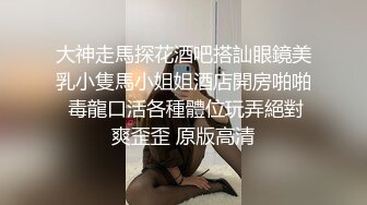 [MP4/ 300M] 极品御姐小语，性感开档牛仔丝袜，看着欲望满满，无套一滑就进去了，缓慢加快速度，’爽。用力顶我‘