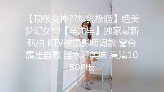 [MP4/ 746M] 漂亮黑丝JK美女 掰着M腿被大肉棒无套输出 后入射了满满一屁屁