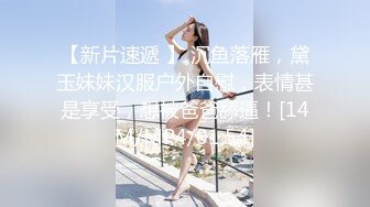 颜值不错美少妇腿上绑振动棒户外诱惑 开裆丝袜边吃饭震动再到厕所自慰