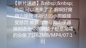 [MP4/ 695M] 颜值不错的小少妇伺候两大哥激情啪啪，嘴里含着冰块把两鸡巴一起塞嘴里舔，各种体位爆草蹂躏