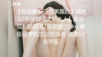 妩媚的女人、男人最欲罢不能，撩拨发丝、贱兮兮的笑容，一件件衣服脱光躺床上享受这片刻美好的自慰！