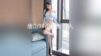 高校女厕内固定安装的偷拍摄像头，记录下的清纯女生如厕