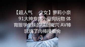 露出狂CDmaya,穿着凉快的小热裤去散步~藏不住的小肉棒，便利店买东西被店员一直盯着下面看~好想他上来玩弄一下!