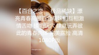 被抓着头发后入猛干都还不忘拿着手机自拍