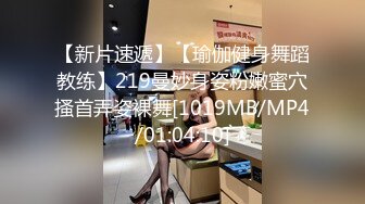 ㊙反差情趣新娘㊙️身材超棒的小母狗穿上情趣婚纱别有一番风味，女神为何带向母狗项圈，翘起美臀乖乖被爸爸后入