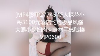 [MP4/ 2.46G]红裙美女换上制服居家操逼，扶着男友大屌吸吮，边舔边自摸骚逼，怼着小穴一下挺入