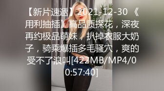 包臀裙混血长腿美女！长靴配条纹窄内！同伴居然是骚丁内