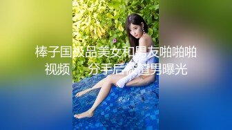 六月新流出❤️大学城附近女厕 全景后拍带宠物狗上厕所的少妇狗狗听话在门口等待