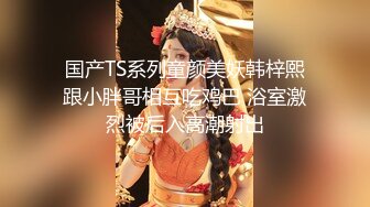 艺校妹子在学校宿舍脱了衣服展示自己的身材