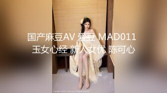 KTV玩骰子输了，男的被罚 舔旁边美女的奶头，美女都主动献奶了，男的吃个奶子都这么磨磨唧唧！不行我来！