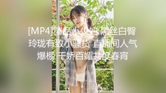 商场厕所偷拍刚从电影院出来的小美女