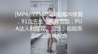 小美女给大老黑舔弄大驴鸡巴是种什么体验，国际交流群P激情啪啪大秀直播，几个亚裔妞被大老黑爆草蹂躏