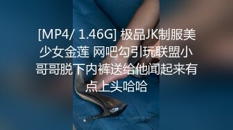 偷拍大师精品CD两个逛街的漂亮小姐姐裙底风光！吊带袜和大胸眼镜妹真想伸手去摸一把