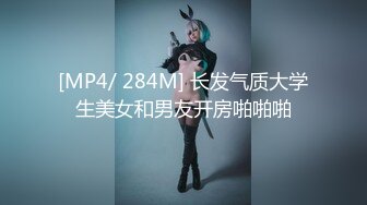 假日和朋友在酒店一起操玩熟女大玩3P游戏.