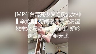 胸大腿白的女神级性感美女酒店还在自拍时男友就迫不及待的扒掉内裤插她,干的激情澎湃,看不出来阴毛真旺!