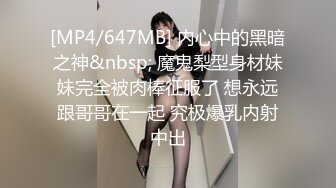 会所技师上钟了 女技师手口奶并用 搞得男客人欲火难耐，最后抱着女技师的头一顿疯狂抽插射嘴里！