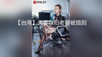 幸福的姐妹花全程露脸发骚，淫声荡语互相吃奶子玩弄骚穴，扩阴器插入，让大姐用脚踹着假鸡巴抽插，浪叫不止