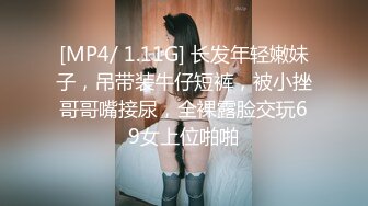 漂亮美眉3P 身材娇小苗条 小娇乳小粉鲍 菊花插肛塞屎都憋出来了 边拉屎边吃鸡 被两哥们连续输出