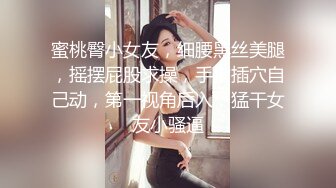 娇小可爱的美少妇 卖力口交深喉，女上位无套啪啪，大蝴蝶逼被胖老公传教士狠狠操了