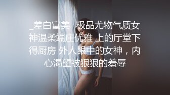 [MP4/ 1.02G] 酒吧少妇激情4P，露脸颜值不错伺候三个大哥，交大鸡巴，让三个大哥在床上玩弄