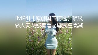 邪恶的房东暗藏摄像头偷窥两个好身材的美女洗完澡换衣服 (4)