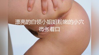 有容奶大的巨乳骚货，两瓣阴唇真大，震动玩具把姨妈血都喷0出来了！