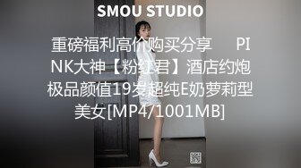 上海车展更衣室化妆间偷拍 两个漂亮车模换衣服隐形文胸里的两个圆圆的车头灯真漂亮,真想试驾这辆车