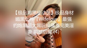 黑丝嫩妹约两个炮友露脸玩3P，让两个小哥轮流操，压在身下一个吃奶一个舔逼玩弄，口交大鸡巴享受小哥打桩机式暴力抽插