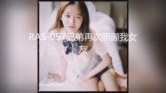 清纯萝莉孕妇露脸很漂亮尿尿给狼友看，完事床上撅着屁股给男友检查骚逼，站在床下深喉口交伺候小哥，特写展示