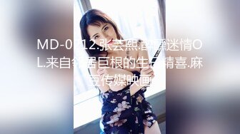 【漂亮又很骚神仙颜值美妞 】全裸扭腰尽显身姿，顶级美腿小骚穴 ，假屌磨蹭紧致洞口，进出抽插骑坐