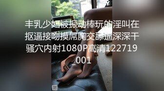 小青年组队在酒吧叫个出台美女小姐到网吧包厢内玩3P妹子非常骚很配合暴力深喉干呕放到电脑桌上肏口爆淫荡对白