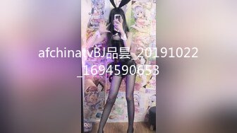 ★☆美腿尤物★☆“老公救救我，高跟白丝少妇趁水管工修水管的时候修理他的鸡巴 翘起美臀跪地口交